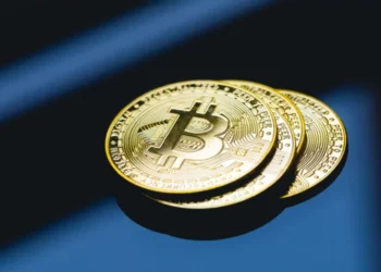Bitcoin (BTC) mantém-se abaixo de US$ 100 mil, enquanto as criptomoedas aguardam uma informação dos Estados Unidos que pode impulsionar os preços