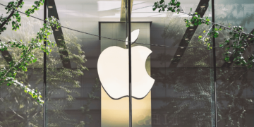 Trump intensifica pressão sobre a Apple (AAPL34) para encerrar suas políticas de diversidade