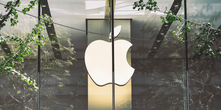 Trump intensifica pressão sobre a Apple (AAPL34) para encerrar suas políticas de diversidade