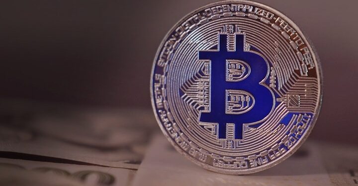 Bitcoin cai e atinge os 90 mil dólares após ataque cibernético e tarifas de Trump