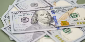 O dólar encerrou praticamente inalterado, apesar da inflação nos Estados Unidos