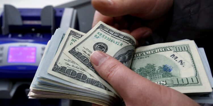 Trump moderado, progresso fiscal e comprometimento do BC fazem o dólar cair