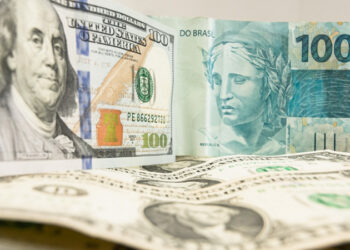 Dólar alcança R$ 5,72 após novas ameaças de tarifas por parte de Trump