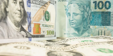 Dólar alcança R$ 5,72 após novas ameaças de tarifas por parte de Trump