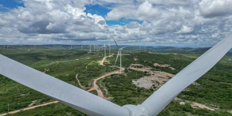 Energia: governo desliga geradores de energia solar e eólica no Nordeste; conflito está na Justiça