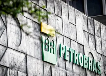 A Petrobras planeja investir R$ 5,5 bilhões para transformar uma refinaria em uma biorrefinaria