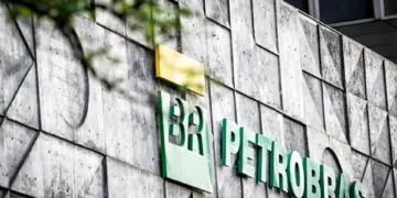 A Petrobras planeja investir R$ 5,5 bilhões para transformar uma refinaria em uma biorrefinaria