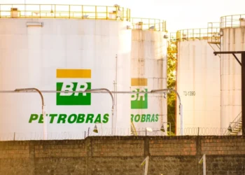 Lula afirma que a Petrobras (PETR4) deve vender diretamente combustíveis