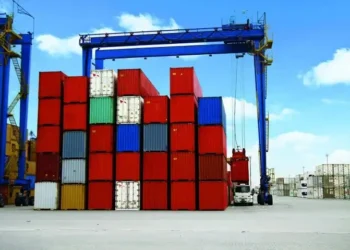 Em janeiro, a Santos Brasil (STBP3) transportou 125,4 mil contêineres