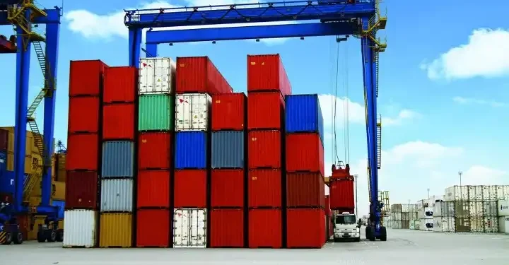 Em janeiro, a Santos Brasil (STBP3) transportou 125,4 mil contêineres