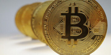 Bitcoin encerra em alta, impulsionado por notícias sobre tarifas e projeções para o Fed