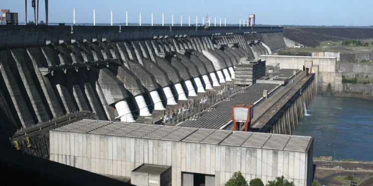 Compreenda o ajuste que o governo está preparando para prevenir um aumento na tarifa de Itaipu