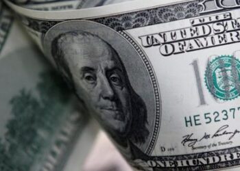 Dólar alcança R$ 5,80 impulsionado por dados de emprego e temores sobre a situação fiscal
