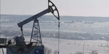 No comércio de petróleo com China e Índia, a Rússia emprega criptomoedas para driblar as sanções ocidentais
