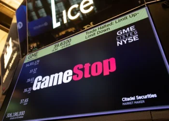 As ações da GameStop caem após a estratégia da companhia com Bitcoin suscitar questionamentos