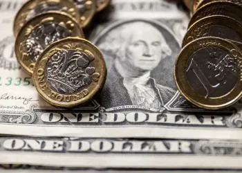O dólar encerrou o pregão estável em R$ 5,75, após a interrupção das tarifas e correções técnicas