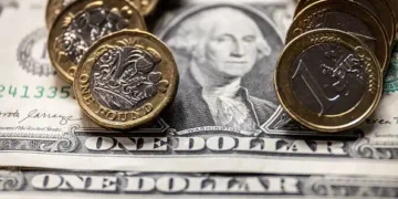 O dólar encerrou o pregão estável em R$ 5,75, após a interrupção das tarifas e correções técnicas