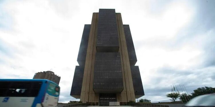 A autoridade monetária do Brasil não tem o tipo de estrutura de autofinanciamento existente no Federal Reserve dos EUA e em outros bancos centrais e, em vez disso, está sujeita a dotações definidas pelo governo e pelo legislativo.