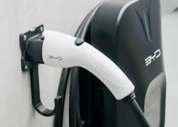 A BYD apresentou um novo sistema para carros elétricos que, segundo a montadora chinesa, permitirá que eles carreguem quase tão rápido quanto um carro comum leva para reabastecer