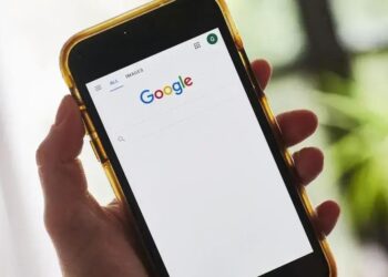 A empresa disse que implementa melhorias em respostas relacionadas à saúde no AI Overviews, um recurso nas pesquisas do Google que coloca uma resposta gerada por IA no topo dos resultados de busca (Foto: Gabby Jones/Bloomberg)
