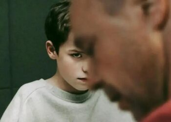 A minissérie em quatro partes causou grande repercussão no Reino Unido, e gerou relevantes debates sobre o comportamento de crianças online, principalmente meninos (Foto: Divulgação/ Netflix)