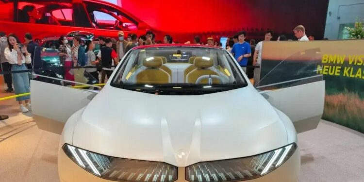 A montadora de carros adotará a tecnologia de cockpit de IA da Banma, apoiada pelo Alibaba