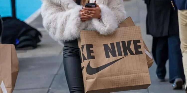 A recuperação da Nike depende de criar calçados que sejam essenciais tanto para o desempenho em esportes quanto como parte do vestuário casual