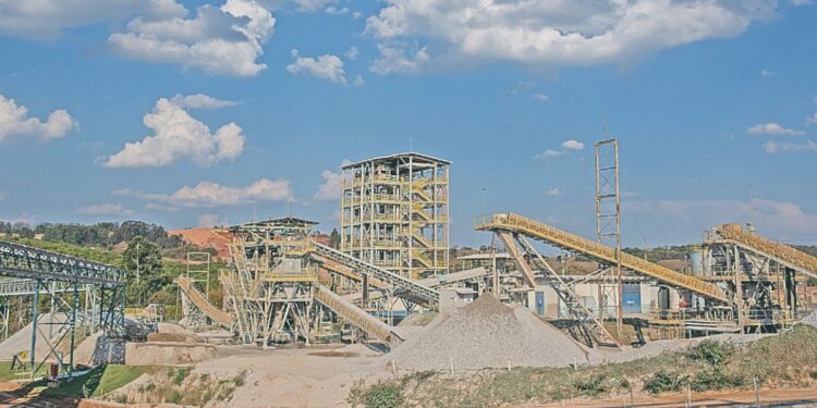 O Brasil tem potencial para arrecadar mais de R$ 300 milhões através do leilão de áreas para mineração na B3, previsto para 2025