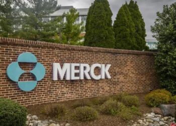 As ações da Merck caíram 0,4% na abertura dos mercados dos EUA. Elas perderam 7,2% este ano até o fechamento de segunda-feira.