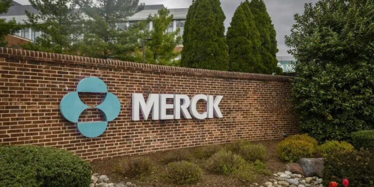 As ações da Merck caíram 0,4% na abertura dos mercados dos EUA. Elas perderam 7,2% este ano até o fechamento de segunda-feira.