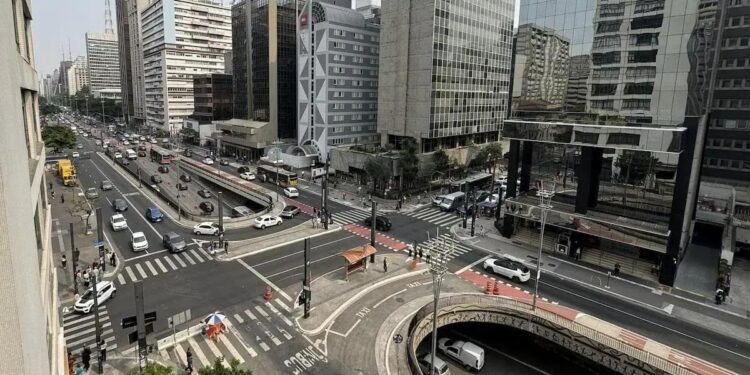 Avenida Paulista em São Paulo: startups da região continuam a investir diante de oportunidades de negócios em diferentes áreas