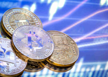 O Bitcoin (BTC) apresenta oscilações positivas e mantém-se acima dos US$ 83 mil, à espera de uma ação de Trump para uma nova alta