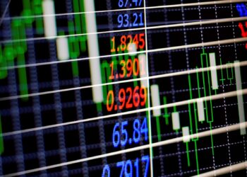O Ibovespa encerrou em alta com a decisão do Fed e à espera do Copom; o dólar teve uma queda acentuada