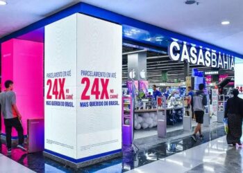 Casas Bahia espera converter mais unidades em megalojas neste ano, em detrimento de aberturas, segundo o CFO