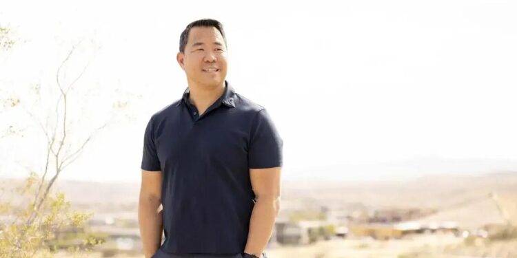 Corretor de imóveis de Las Vegas, Ryan Tsui, conta que ricos de fora de Nevada procuram casas no valor de US$ 8 milhões ou mais e que um dos perfis dos potenciais compradores é de famílias cuja fortuna veio do trabalho em gigantes da tecnologia como Amazon.com e Microsoft