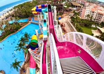 Beach Park inaugura a maior montanha-russa aquática do mundo