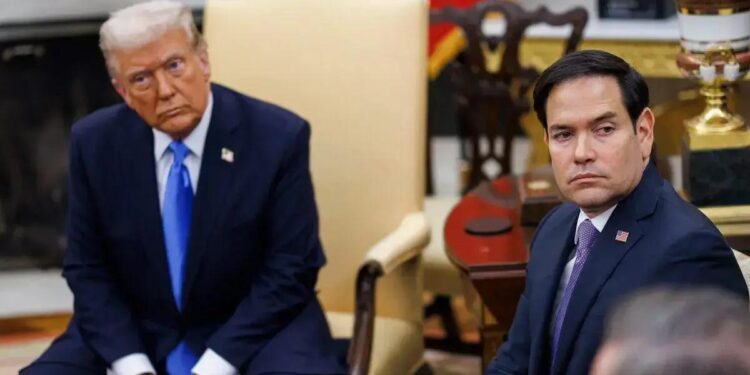Donald Trump e o secretário de Estado, Marco Rubio: Casa Branca aumentou a influência em todo tipo de assunto das relações internacionais