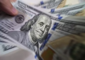 O dólar avança pela terceira sessão consecutiva, cotado a R$ 5,75, impulsionado pelas declarações de Haddad e pelas novas tarifas anunciadas por Trump
