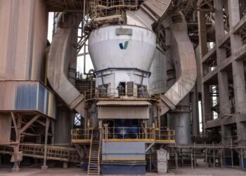 Fábrica da Votorantim Cimentos, no Pará: portfólio do grupo inclui um dos principais produtores de alumínio, uma siderúrgica e a quinta maior mineradora de zinco do mundo. (Foto: Jonne Roriz/Bloomberg)