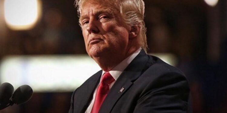 Demissões de Trump têm potencial para intensificar a recessão econômica nos Estados Unidos