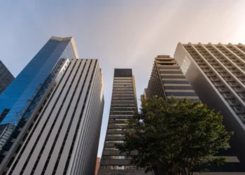 Os FIIs JSAF11 e JSCR11 anunciaram o pagamento de dividendos, com um retorno mensal de 1,2%