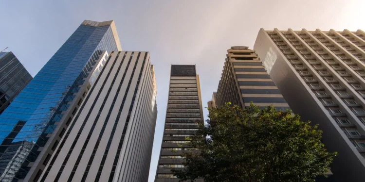 Os FIIs JSAF11 e JSCR11 anunciaram o pagamento de dividendos, com um retorno mensal de 1,2%