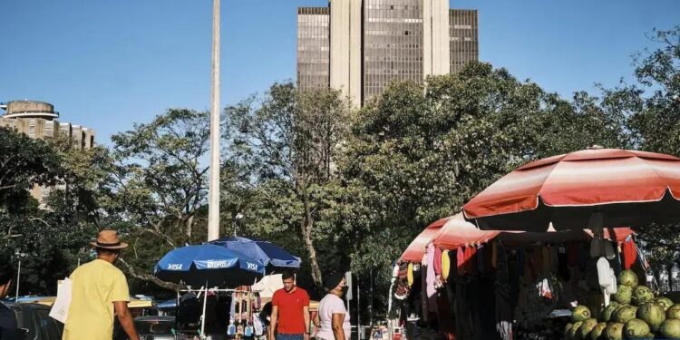 Na semana passada, o Copom elevou a taxa básica de juros para 14,25% ao ano.