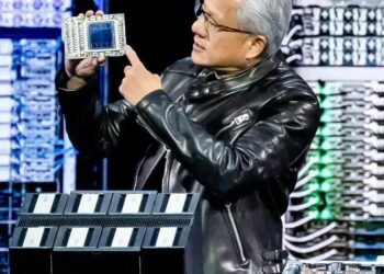 O CEO da companhia, Jensen Huang, disse ao Financial Times que os mais recentes chips projetados por sua empresa podem agora ser produzidos em fábricas nos EUA operadas pela Taiwan Semiconductor e pelo Foxconn Technology