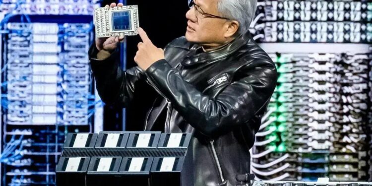 O CEO da companhia, Jensen Huang, disse ao Financial Times que os mais recentes chips projetados por sua empresa podem agora ser produzidos em fábricas nos EUA operadas pela Taiwan Semiconductor e pelo Foxconn Technology