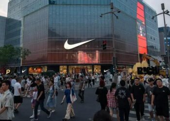 O CEO Elliott Hill reformulou a equipe de gerenciamento sênior da Nike desde que assumiu o cargo principal em outubro, incluindo a nomeação de novos chefes dos departamentos de marketing esportivo, jurídico e de recursos humanos