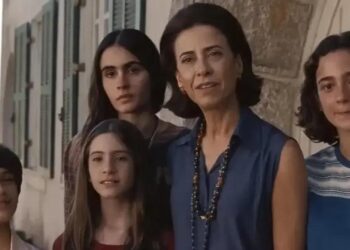 O filme 'Ainda Estou Aqui', estrelado por Fernanda Torres e dirigido por Walter Salles, ganha o Oscar de Melhor Filme Estrangeiro