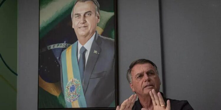 O Ministério Público alegou em sua denúncia que Bolsonaro havia agido como líder de uma “organização criminosa” que era “baseada em projeto de poder autoritário”. Defesa nega