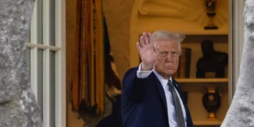 Trump afirma que as tarifas mútuas serão aplicadas a todos os países