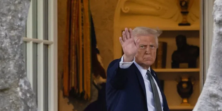 Trump afirma que as tarifas mútuas serão aplicadas a todos os países